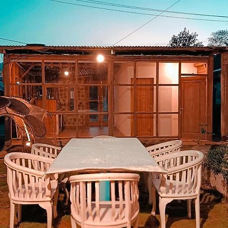 Lontart Guesthouse Nggorang Bagian luar foto
