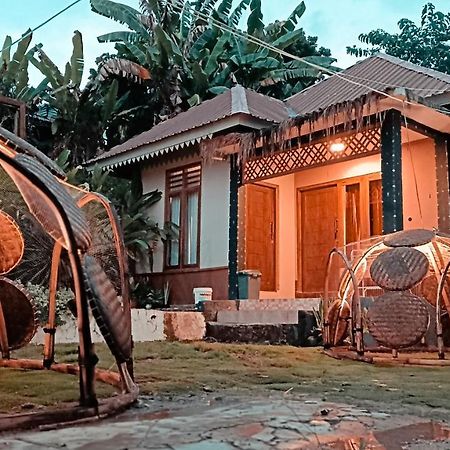 Lontart Guesthouse Nggorang Bagian luar foto