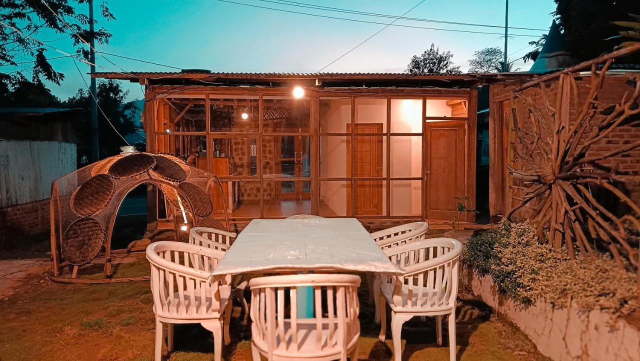 Lontart Guesthouse Nggorang Bagian luar foto